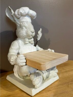 Vintage 1999 Fleur De Lis Rabbit w/cheeseboard and spreader